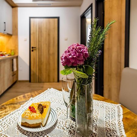 Mokka House Panzio Bed & Breakfast Mişcolţ Exterior foto