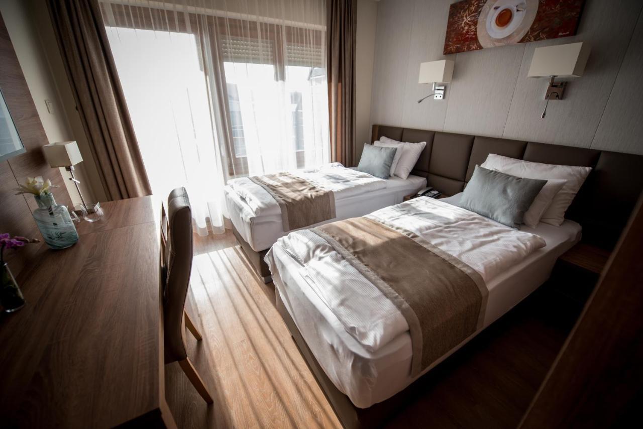 Mokka House Panzio Bed & Breakfast Mişcolţ Exterior foto