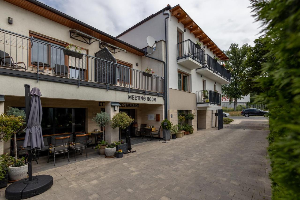 Mokka House Panzio Bed & Breakfast Mişcolţ Exterior foto
