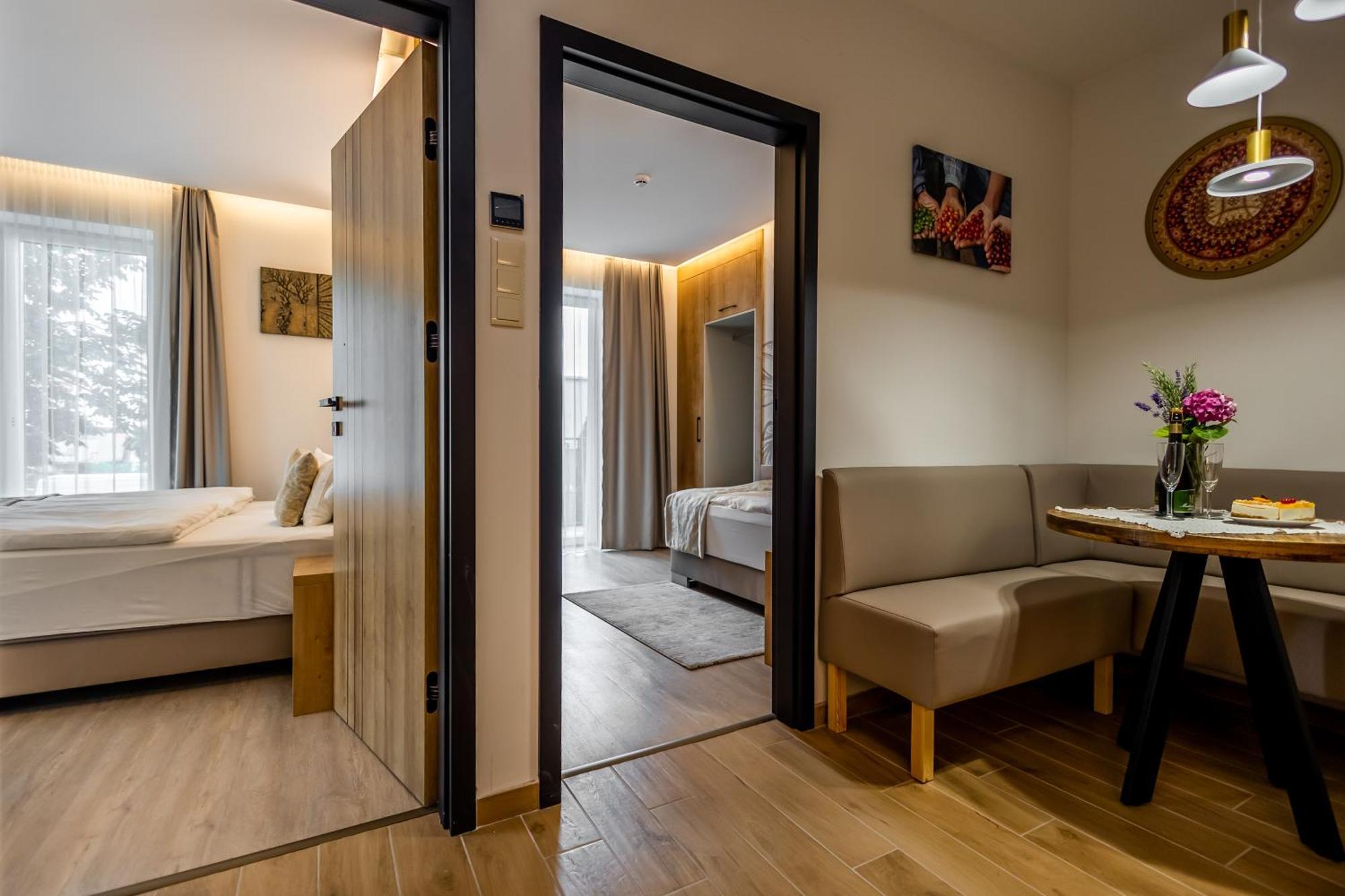 Mokka House Panzio Bed & Breakfast Mişcolţ Exterior foto