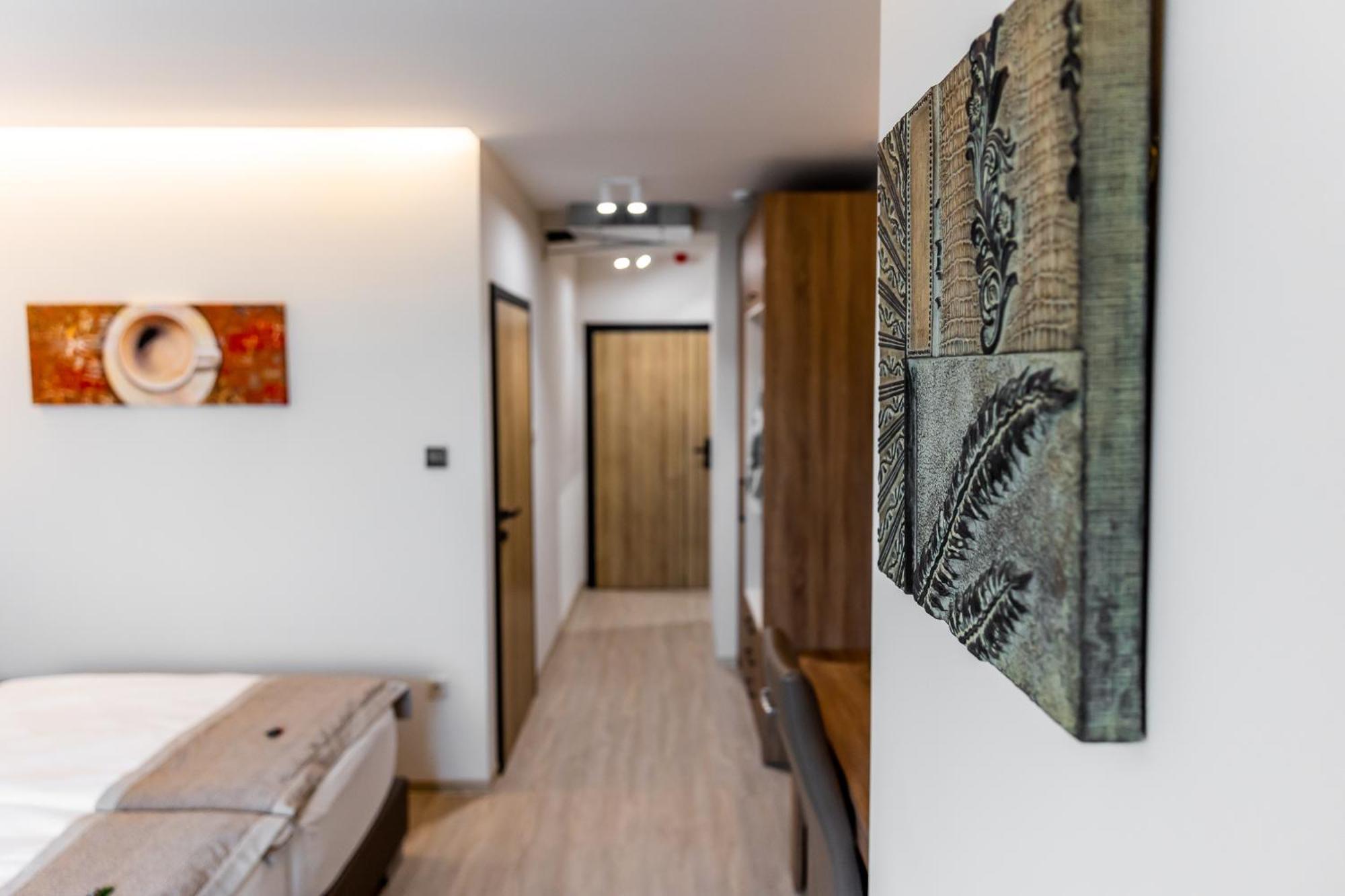 Mokka House Panzio Bed & Breakfast Mişcolţ Exterior foto